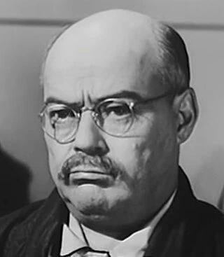 Luis van Rooten headshot