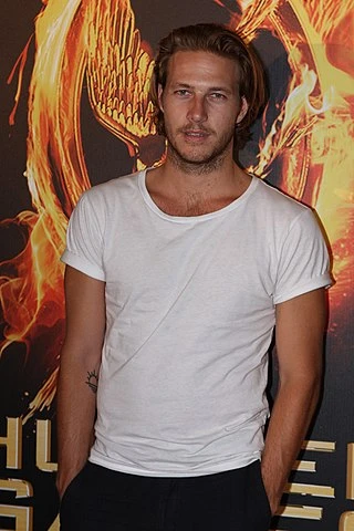 Luke Bracey headshot