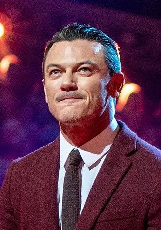 Luke Evans headshot