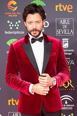 Álvaro Morte headshot