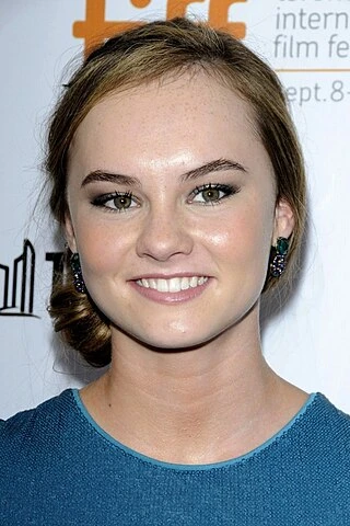 Madeline Carroll headshot