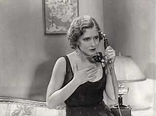 Mae Clarke headshot