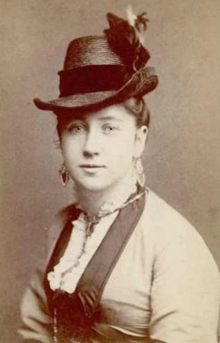 Maggie Moore headshot