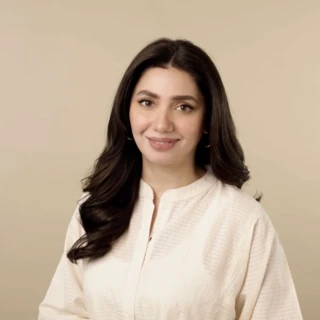 Mahira Khan headshot