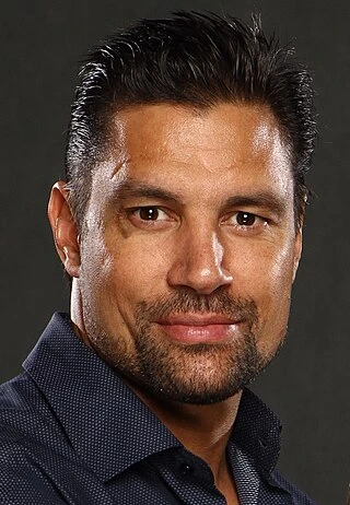 Manu Bennett headshot