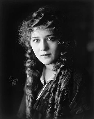 Mary Pickford headshot
