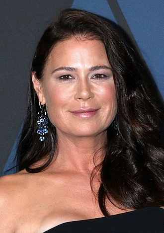 Maura Tierney headshot