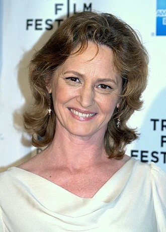Melissa Leo headshot