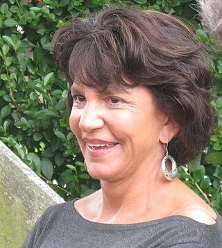Mercedes Ruehl headshot