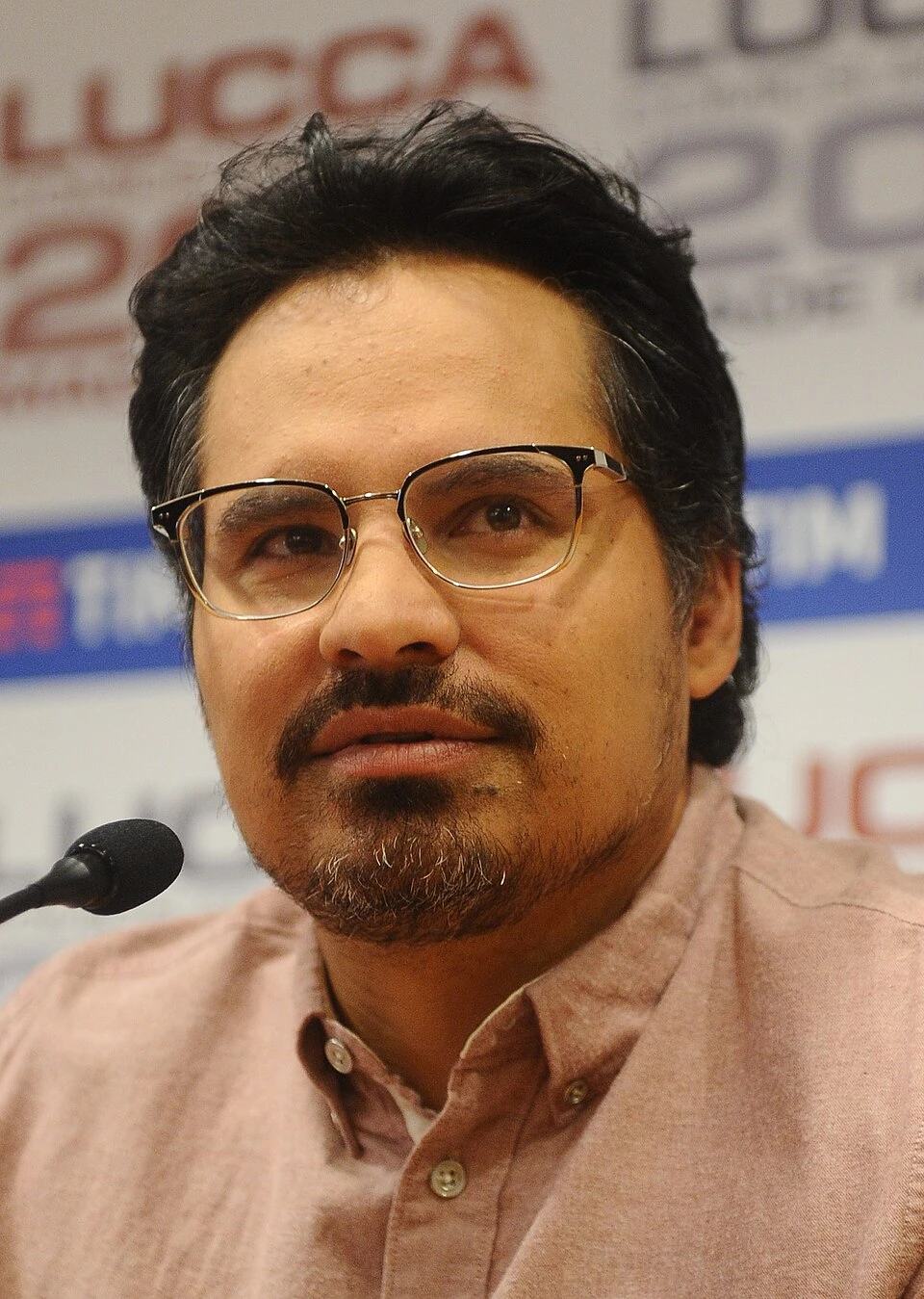 Michael Peña headshot