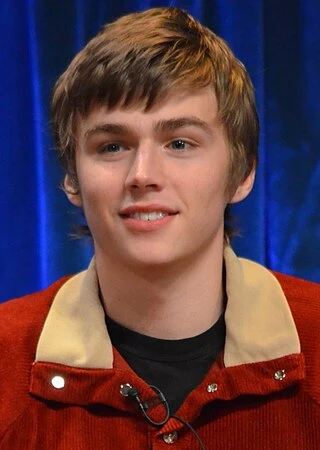 Miles Heizer headshot