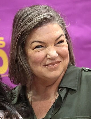 Mindy Cohn headshot