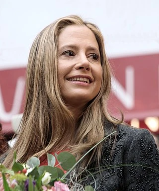 Mira Sorvino headshot