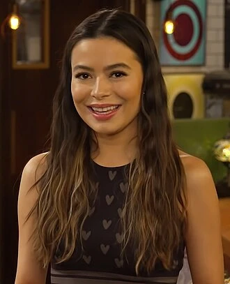 Miranda Cosgrove headshot