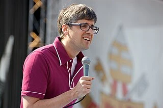 Mo Rocca headshot