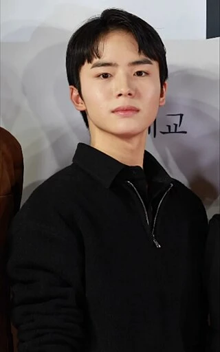 Moon Woo-jin headshot