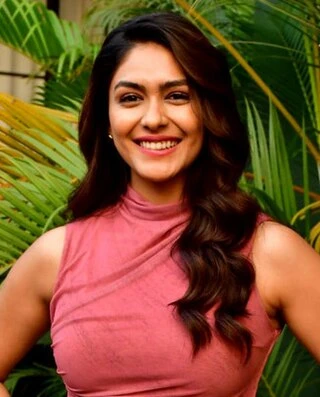 Mrunal Thakur headshot