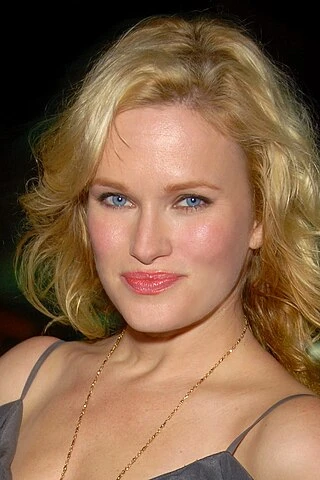 Nicholle Tom headshot