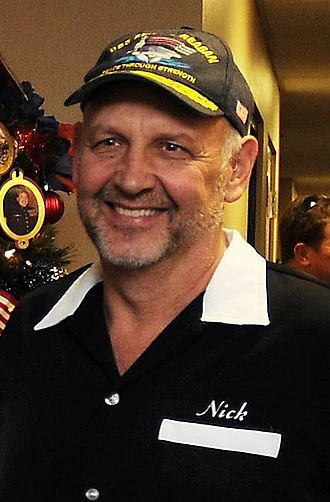 Nick Searcy headshot