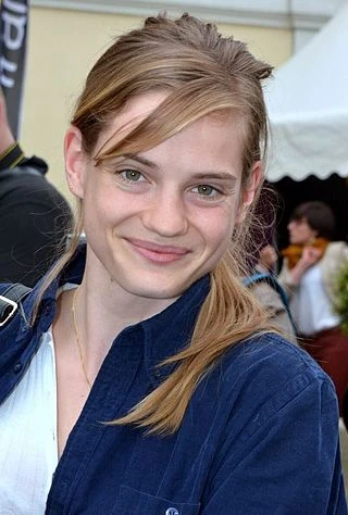 Noémie Schmidt headshot