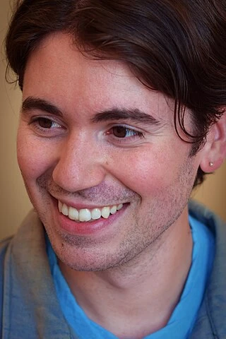 Noah Galvin headshot