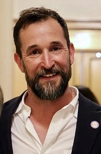 Noah Wyle headshot