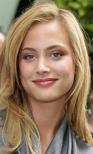 Nora Arnezeder headshot