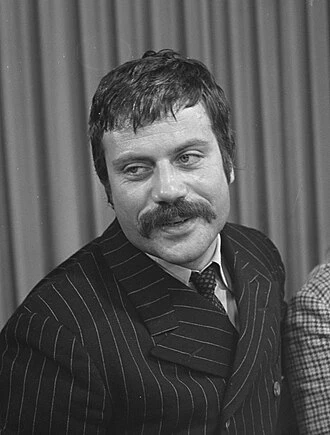 Oliver Reed headshot