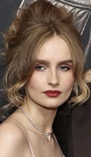 Olivia DeJonge headshot