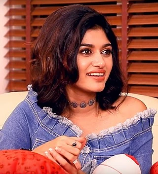 Oviya headshot