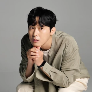 Park Byung-eun headshot