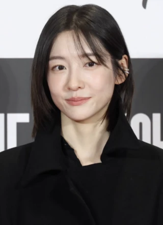 Park Ji-hyun headshot