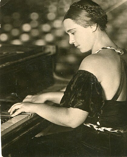 Esther Hornstein image