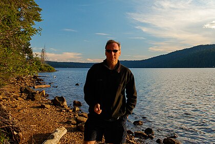Gary Halvorson image