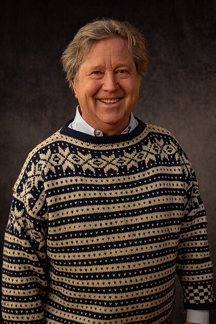 Gill Holland image