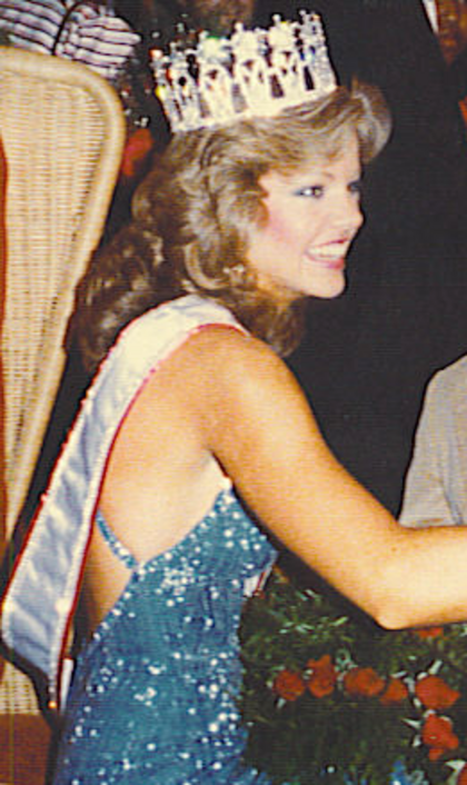 Julie Lynn image