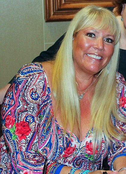 Karen McCullah Lutz image