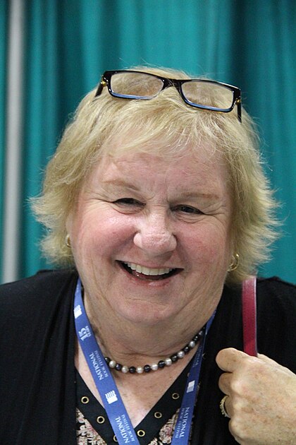 Lin Oliver image