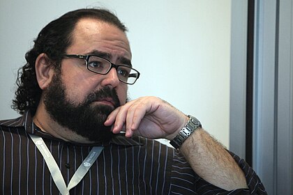 Robert Fernandez image