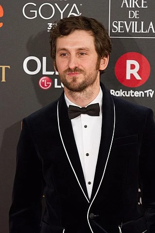 Raúl Arévalo headshot