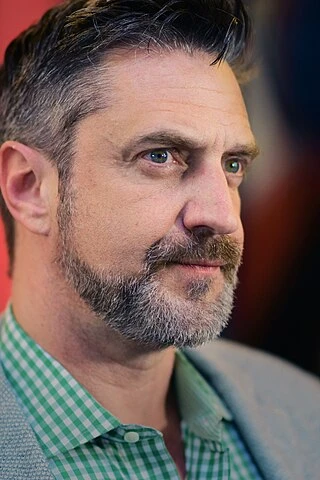 Raul Esparza headshot