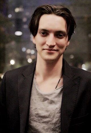 Richard Harmon headshot