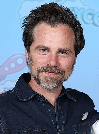 Rider Strong headshot