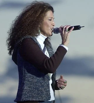 Rita Coolidge headshot