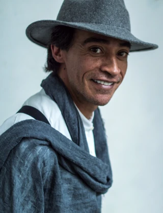 Roberto Sosa headshot