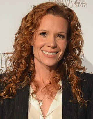 Robyn Lively headshot