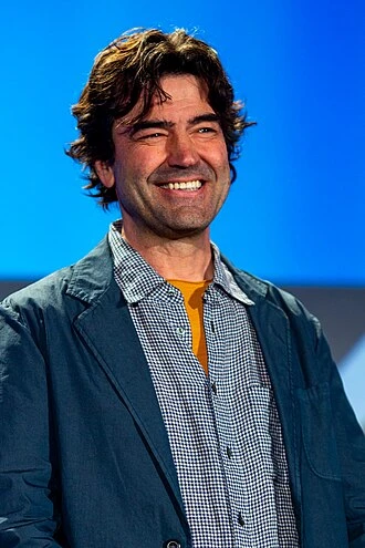 Ron Livingston headshot