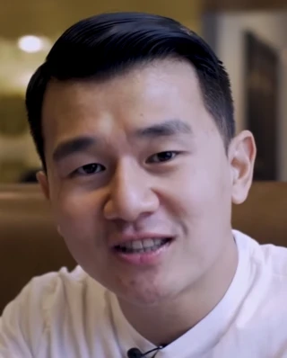 Ronny Chieng headshot