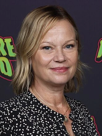 Samantha Mathis headshot