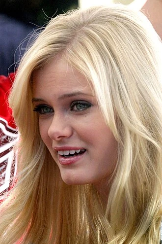Sara Paxton headshot